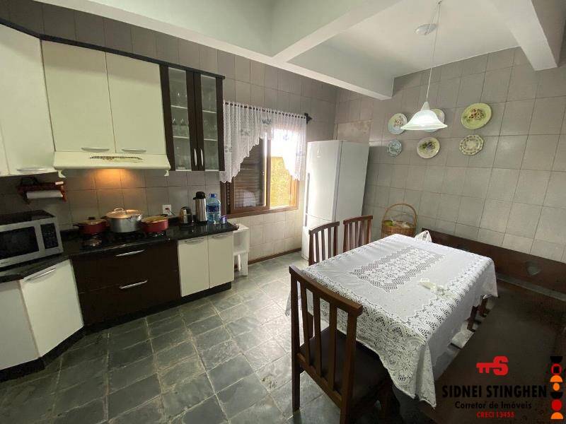 Casa à venda com 5 quartos, 230m² - Foto 9