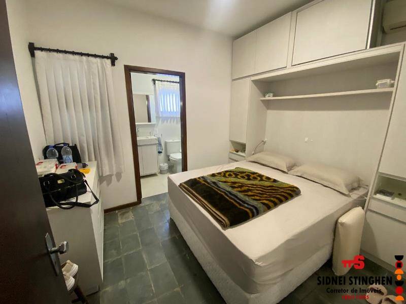 Casa à venda com 5 quartos, 230m² - Foto 12