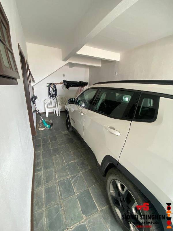 Casa à venda com 5 quartos, 230m² - Foto 29