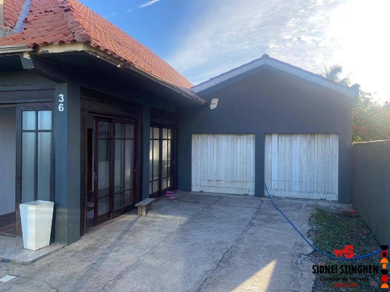 Casa à venda com 5 quartos, 148m² - Foto 2
