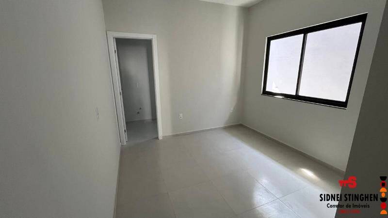 Casa à venda com 2 quartos, 62m² - Foto 7
